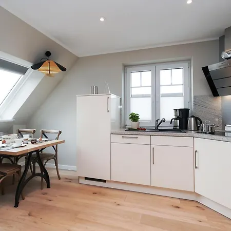 No50 Strandnahe Und Zentrale Lage Auf Sylt *